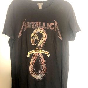 Metallica Distressed Band Tee